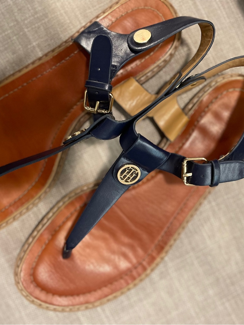 Tommy Hilfiger Bennia Flat Thong Sandals Size 9 Navy Blue Vacation Beachy Preppy